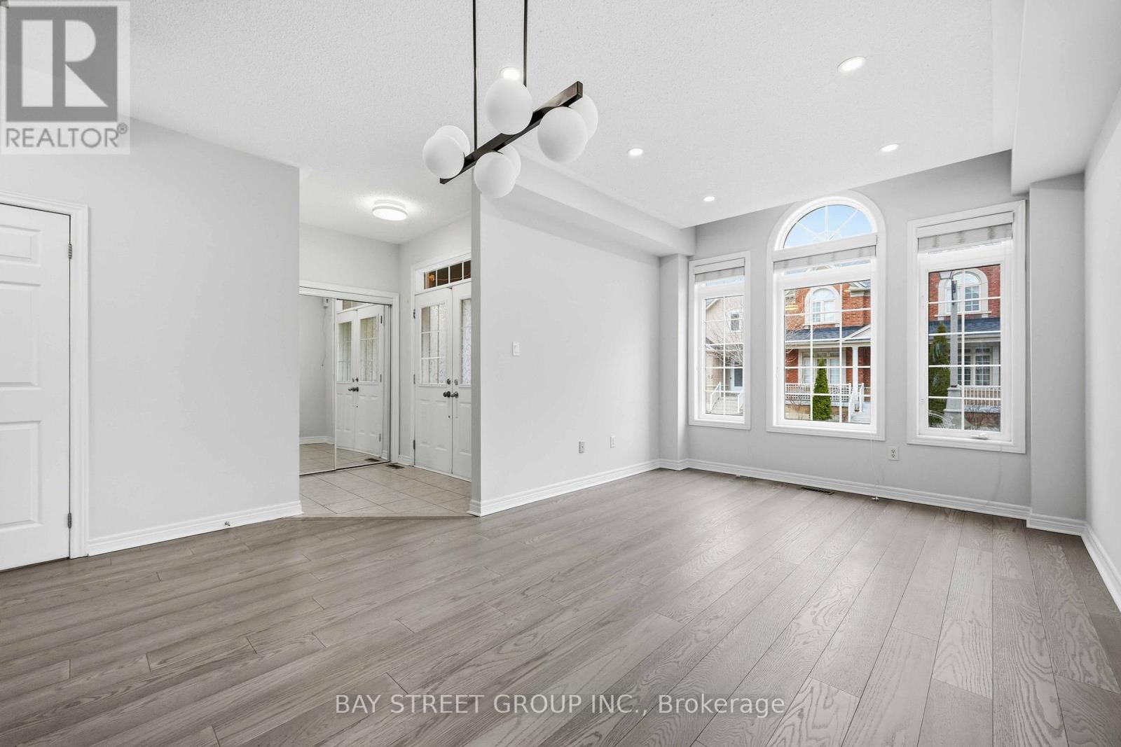 5 Tottenham Court, Markham, Ontario  L6B 1H5 - Photo 7 - N12956506