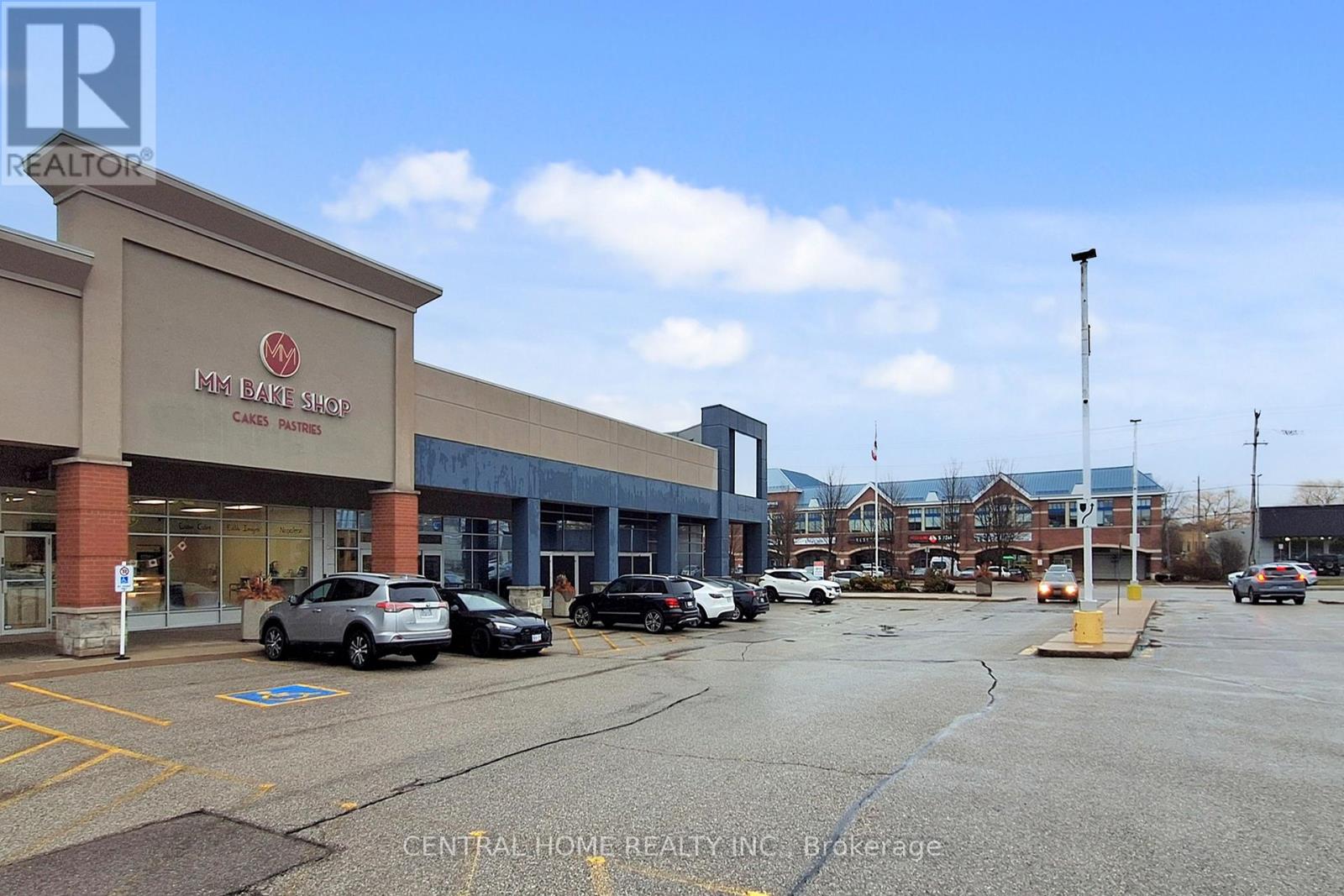 104 - 14800 Yonge Street, Aurora, Ontario  L4G 1N3 - Photo 2 - N12956526