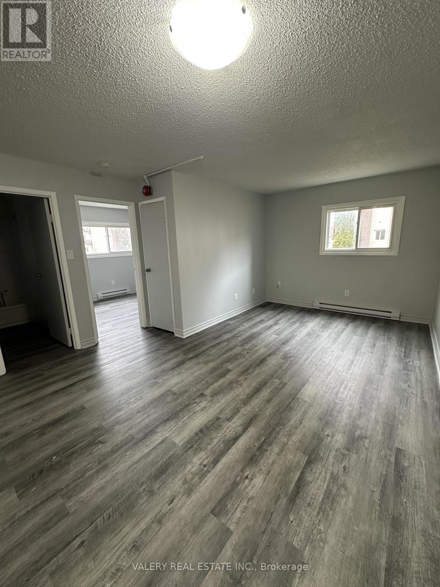 1 - 11 Lowndes Avenue, Georgina, Ontario  L4P 3T1 - Photo 4 - N12605698