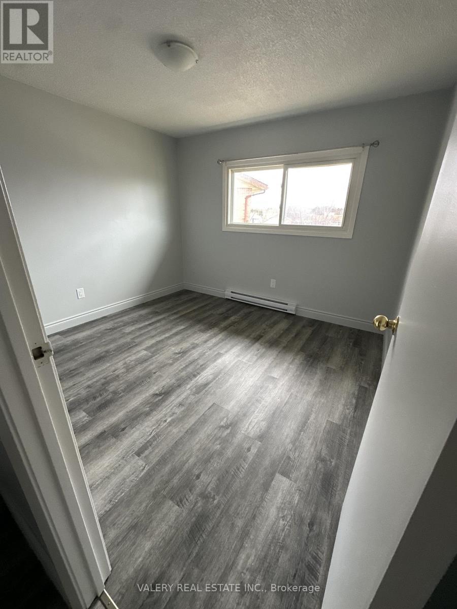 11 - 9 Lowndes Avenue, Georgina, Ontario L4P 3T1 - Photo 5 - N12605702