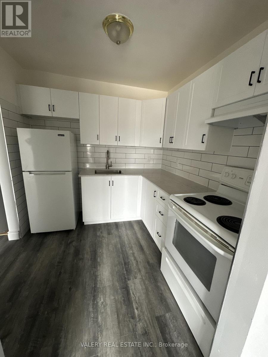 11 - 7 Lowndes Avenue, Georgina, Ontario L4P 3T1 - Photo 2 - N12605706