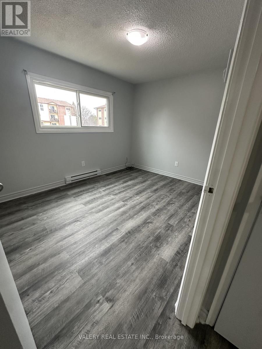 1 - 11 Lowndes Avenue, Georgina, Ontario  L4P 3T1 - Photo 5 - N12605698