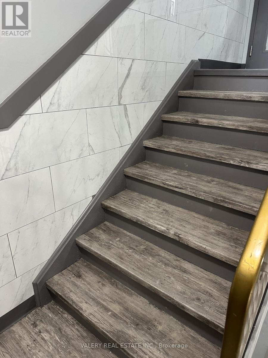 1 - 11 Lowndes Avenue, Georgina, Ontario  L4P 3T1 - Photo 7 - N12605698