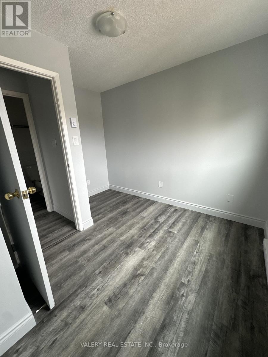 11 - 9 Lowndes Avenue, Georgina, Ontario L4P 3T1 - Photo 4 - N12605702