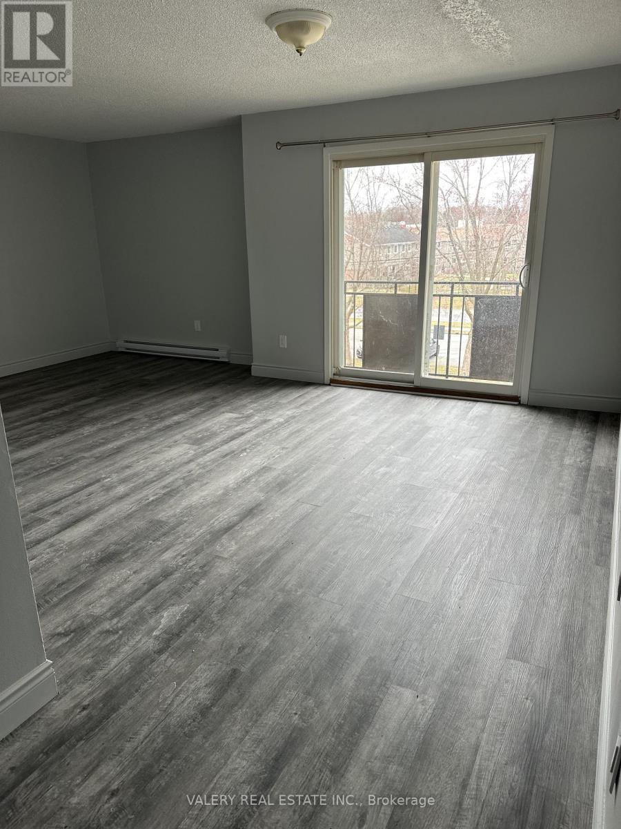 11 - 7 Lowndes Avenue, Georgina, Ontario L4P 3T1 - Photo 3 - N12605706