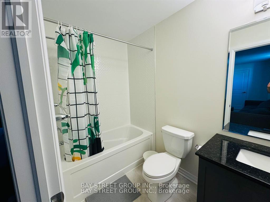 121 Settlers Road E, Oakville, Ontario  L6H 7C8 - Photo 3 - W12956512