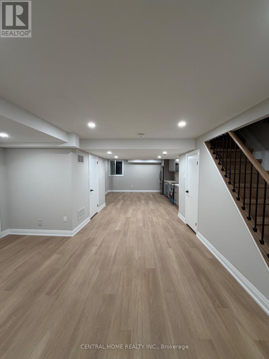 229 Spring Gate Boulevard, Vaughan, Ontario  L4J 3G3 - Photo 4 - N12948310