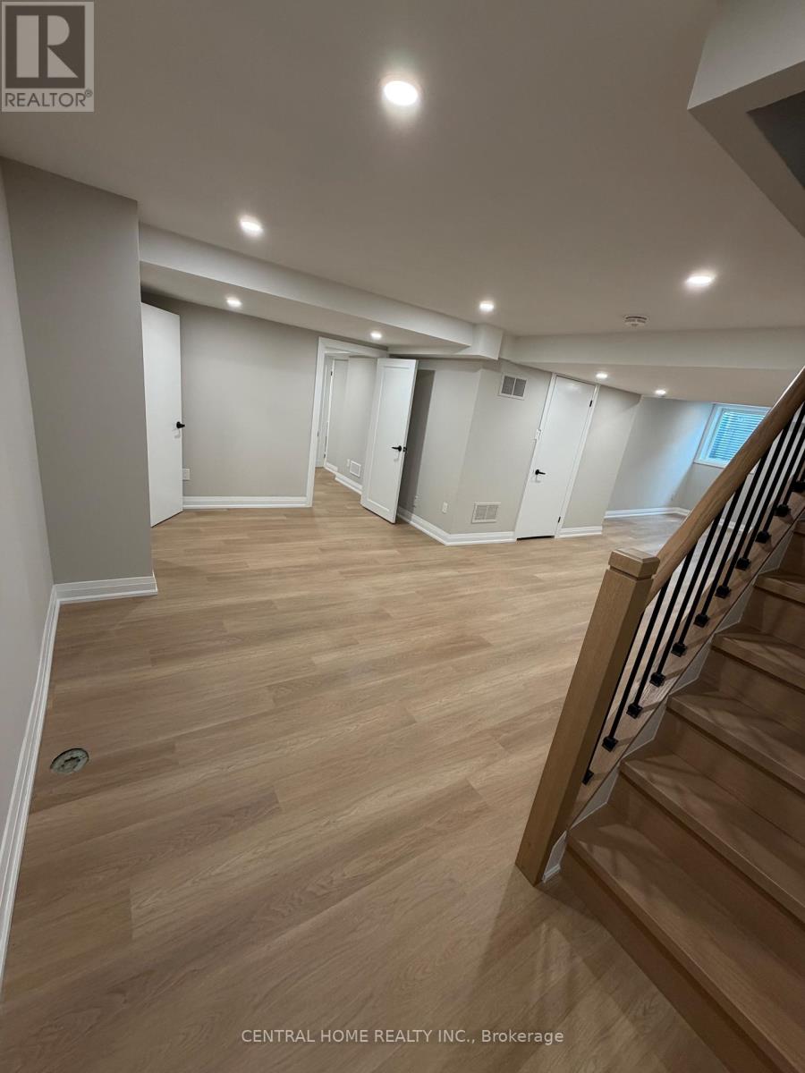 229 Spring Gate Boulevard, Vaughan, Ontario  L4J 3G3 - Photo 2 - N12948310