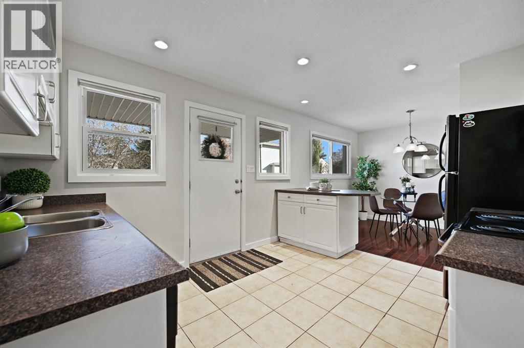 571 Killarney Glen Court SW, Calgary, Alberta  T3E 7H4 - Photo 12 - A2265392