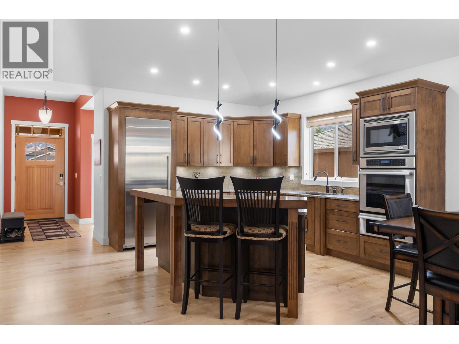 6833 MEADOWS Drive Unit# 40 Oliver Photo 15