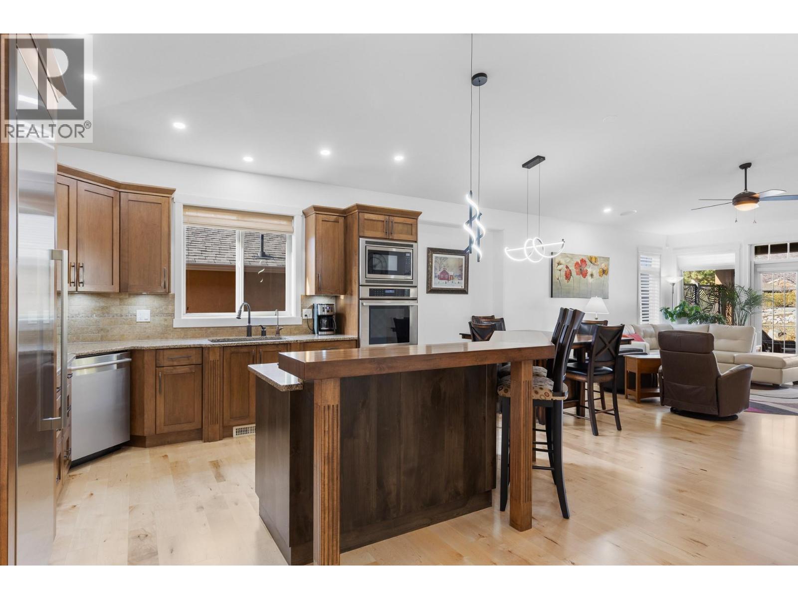 6833 MEADOWS Drive Unit# 40 Oliver Photo 10