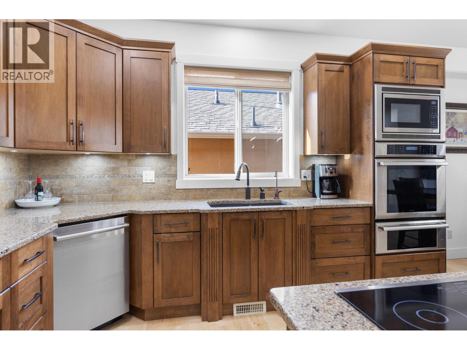 6833 MEADOWS Drive Unit# 40 Oliver Photo 12