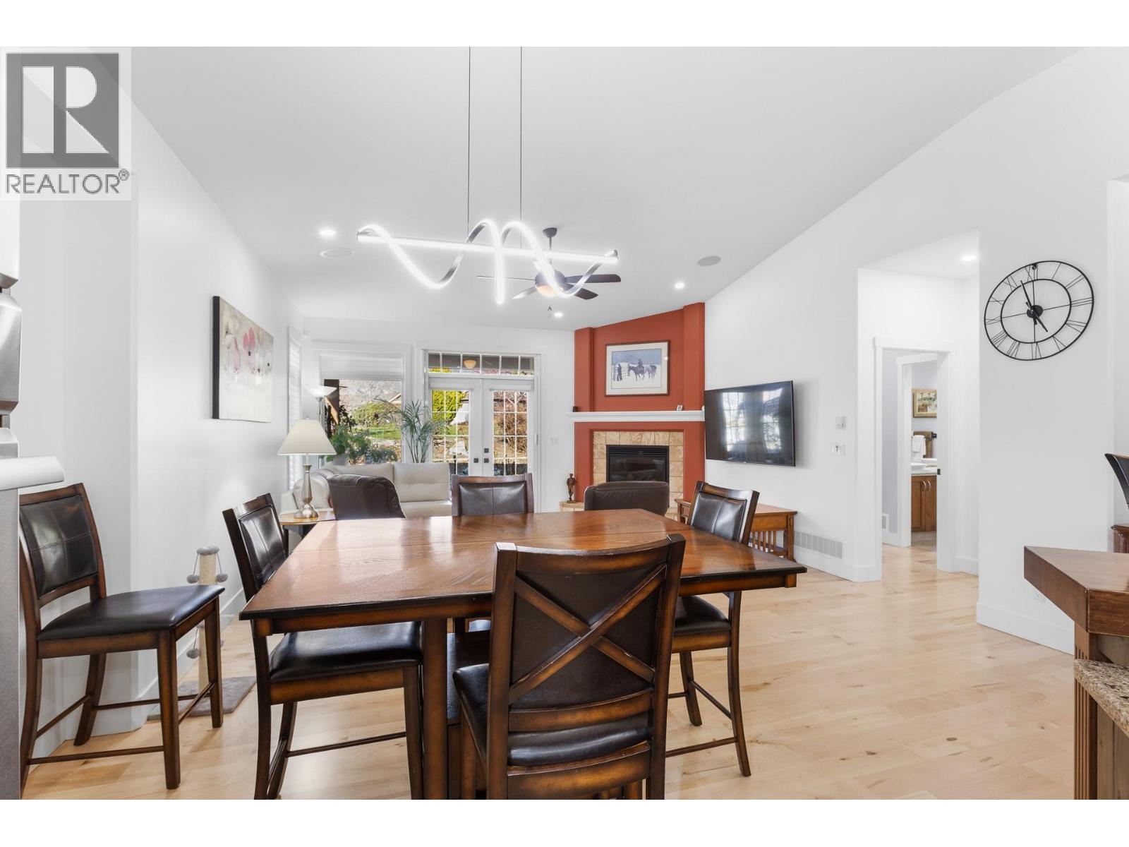 6833 MEADOWS Drive Unit# 40 Oliver Photo 18