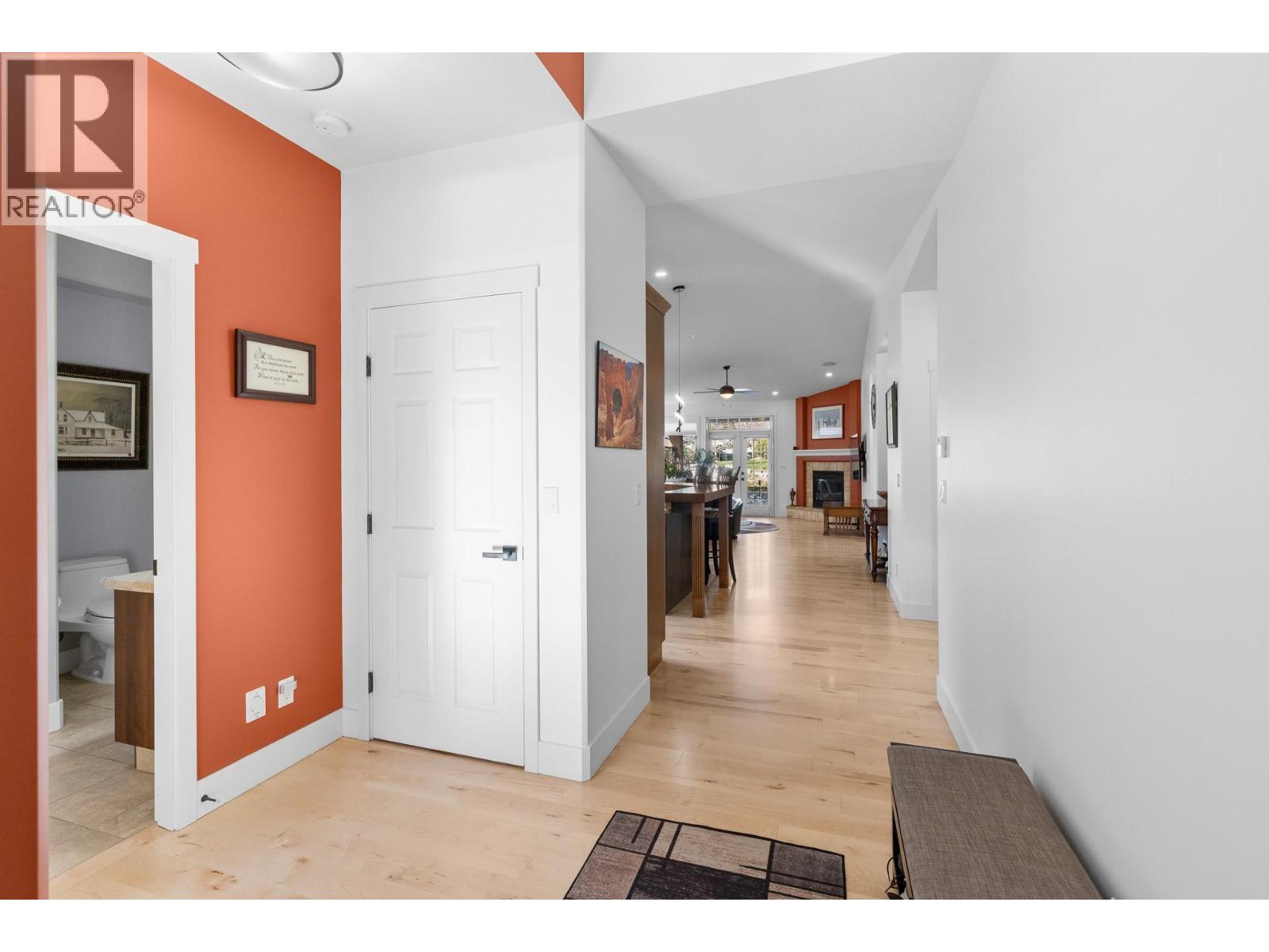 6833 MEADOWS Drive Unit# 40 Oliver Photo 8