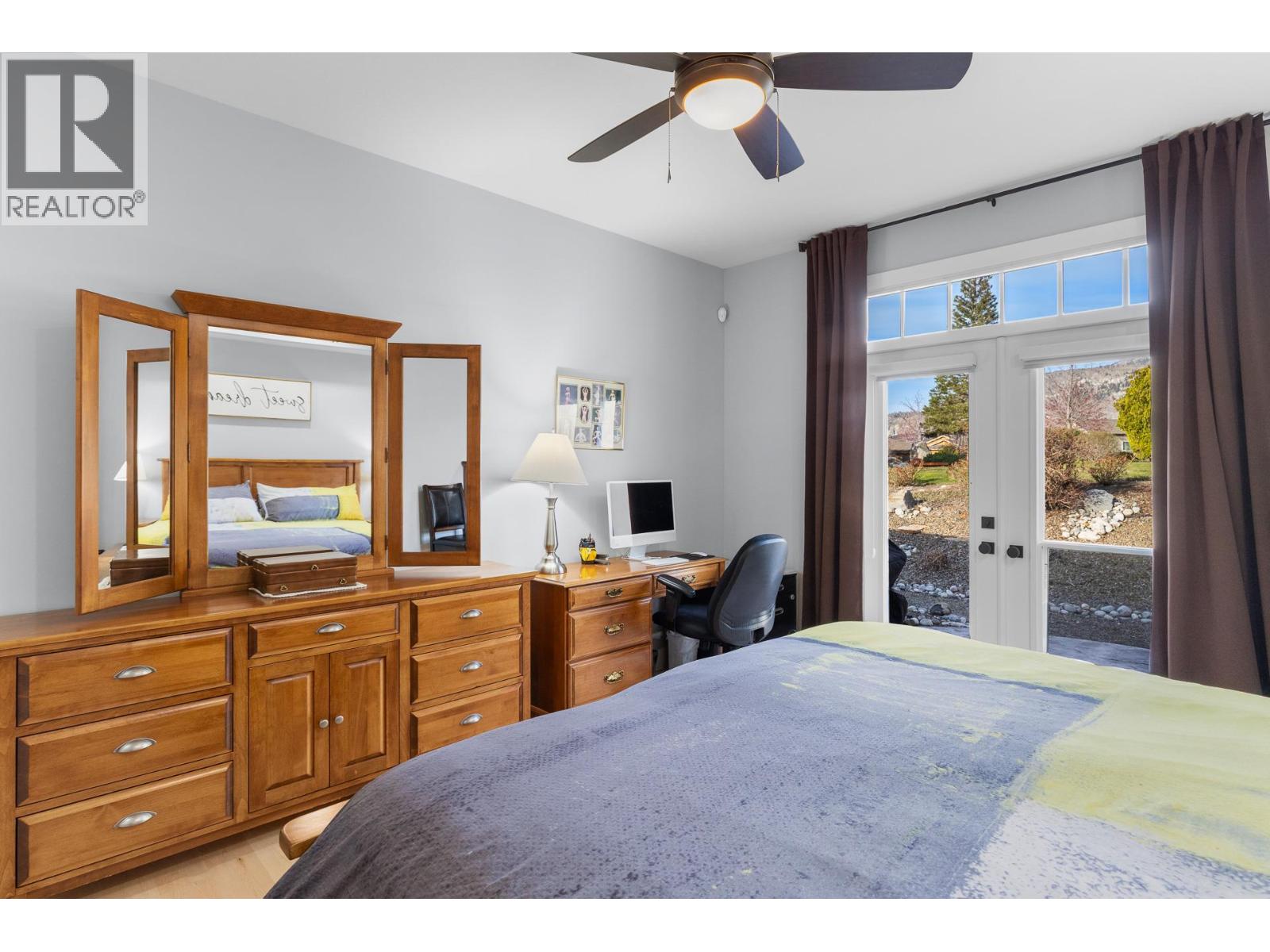 6833 MEADOWS Drive Unit# 40 Oliver Photo 41