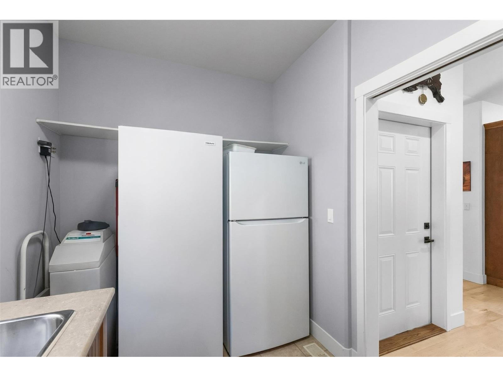 6833 MEADOWS Drive Unit# 40 Oliver Photo 56