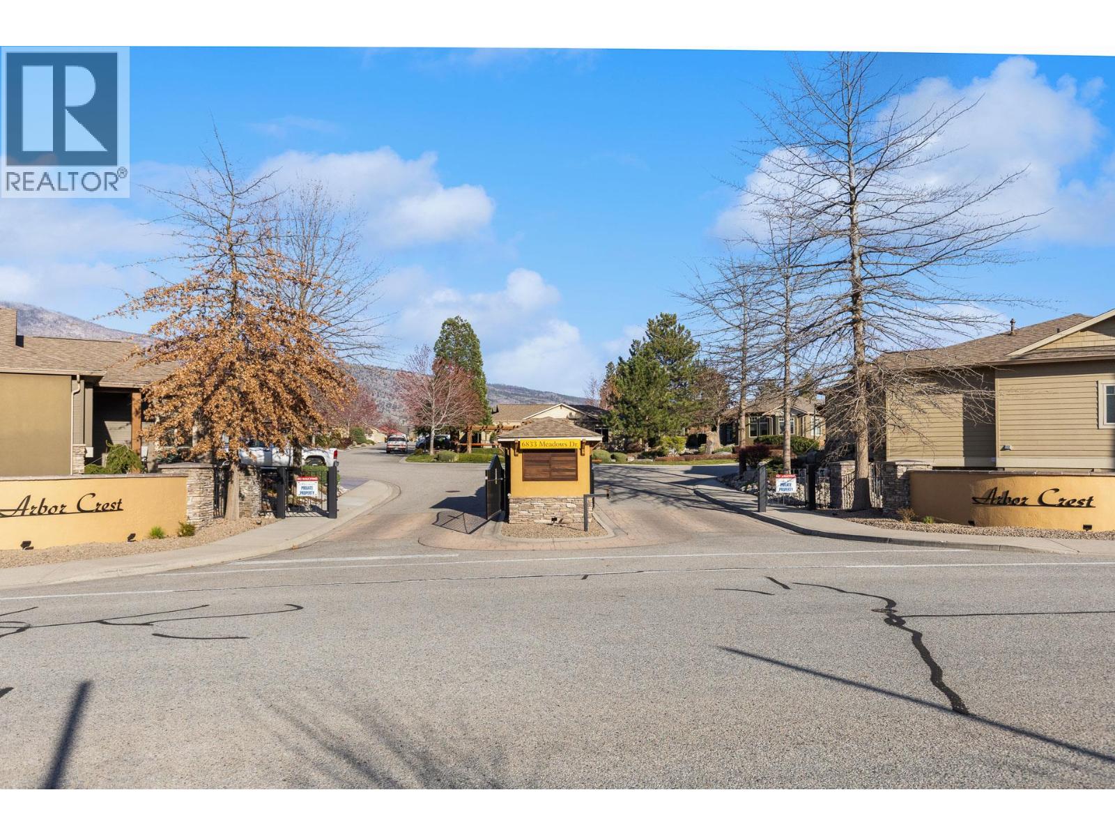 6833 MEADOWS Drive Unit# 40 Oliver Photo 68