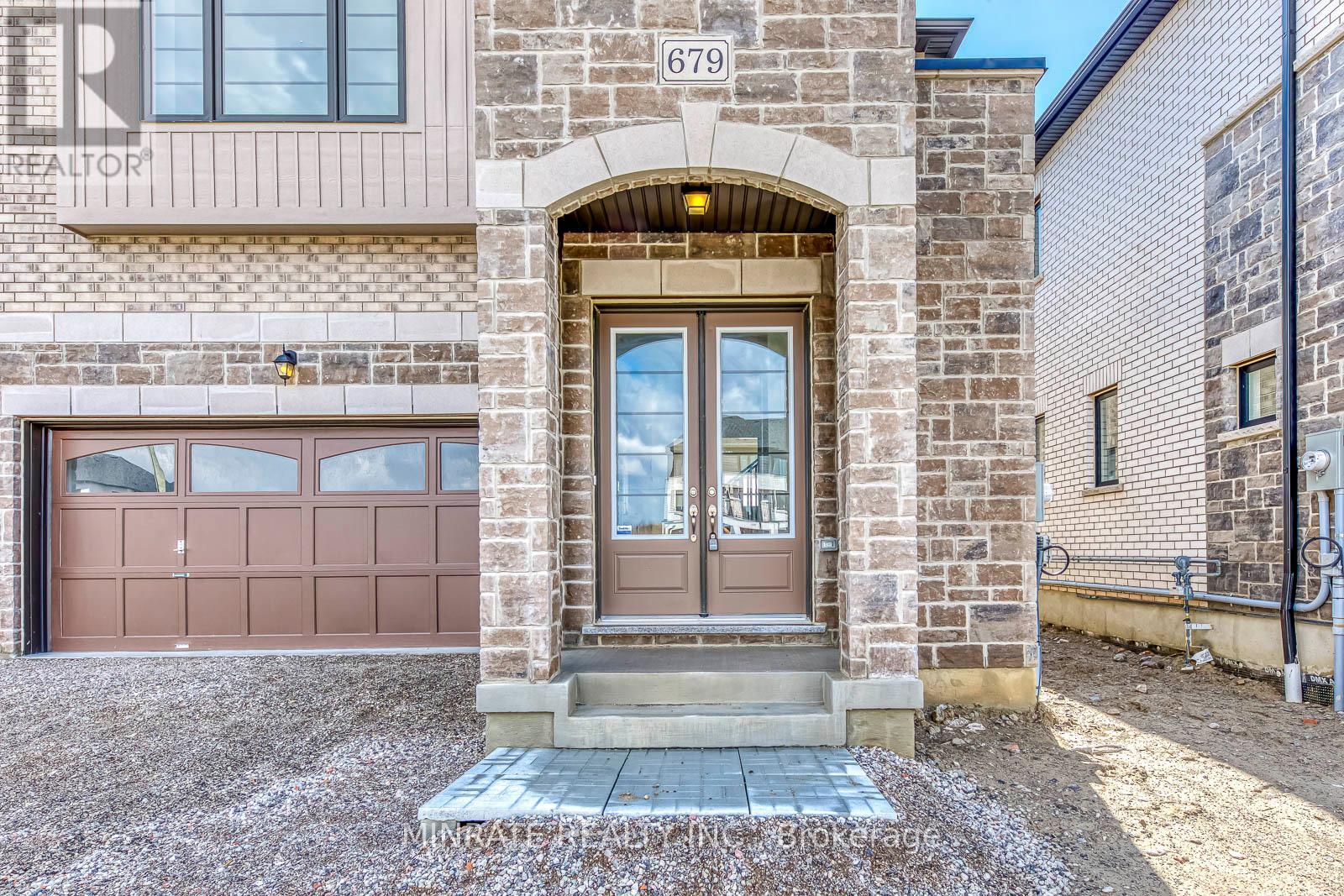 679 Catalina Manor, Pickering, Ontario  L1X 0V2 - Photo 2 - E12956540