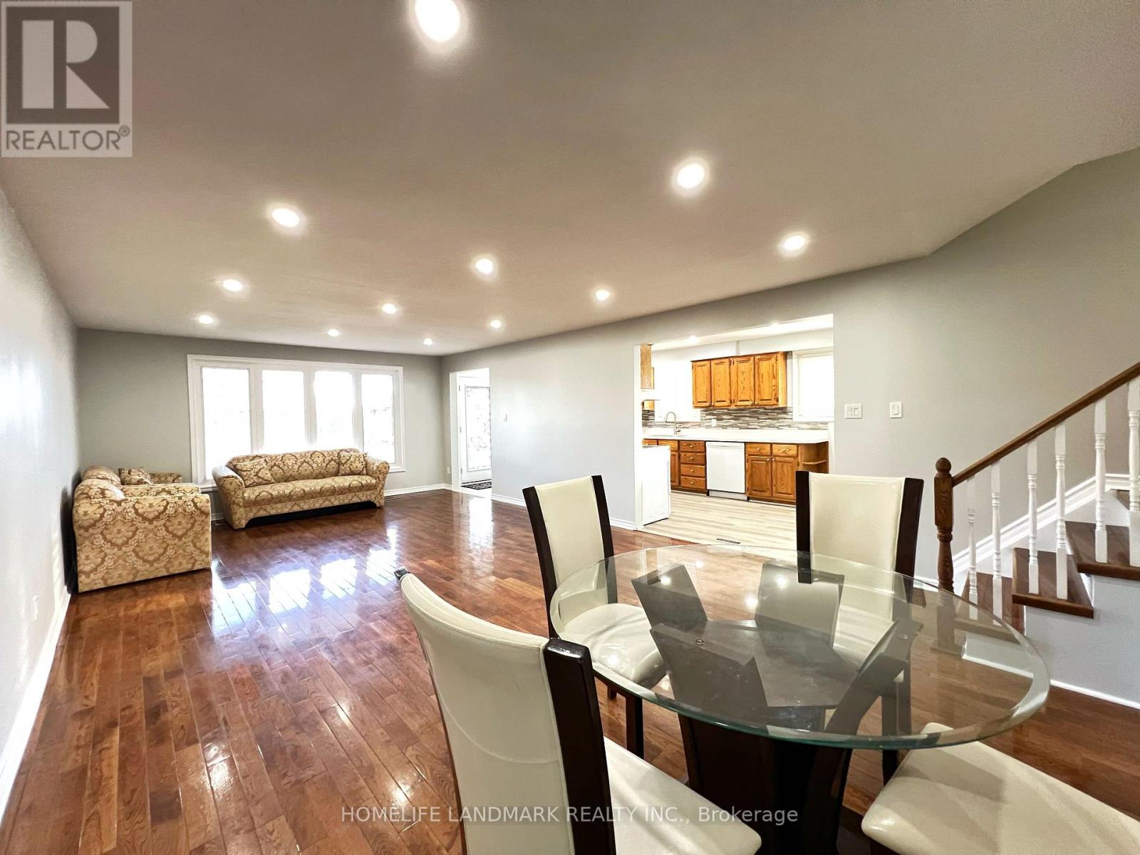 4 Ferncrest Gate, Toronto, Ontario  M1W 1C2 - Photo 2 - E12956546