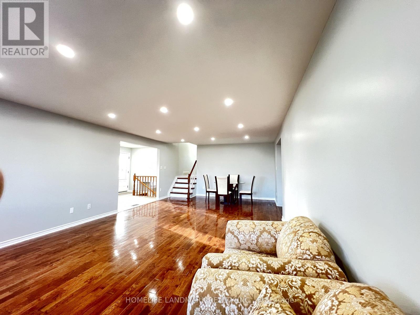 4 Ferncrest Gate, Toronto, Ontario  M1W 1C2 - Photo 4 - E12956546