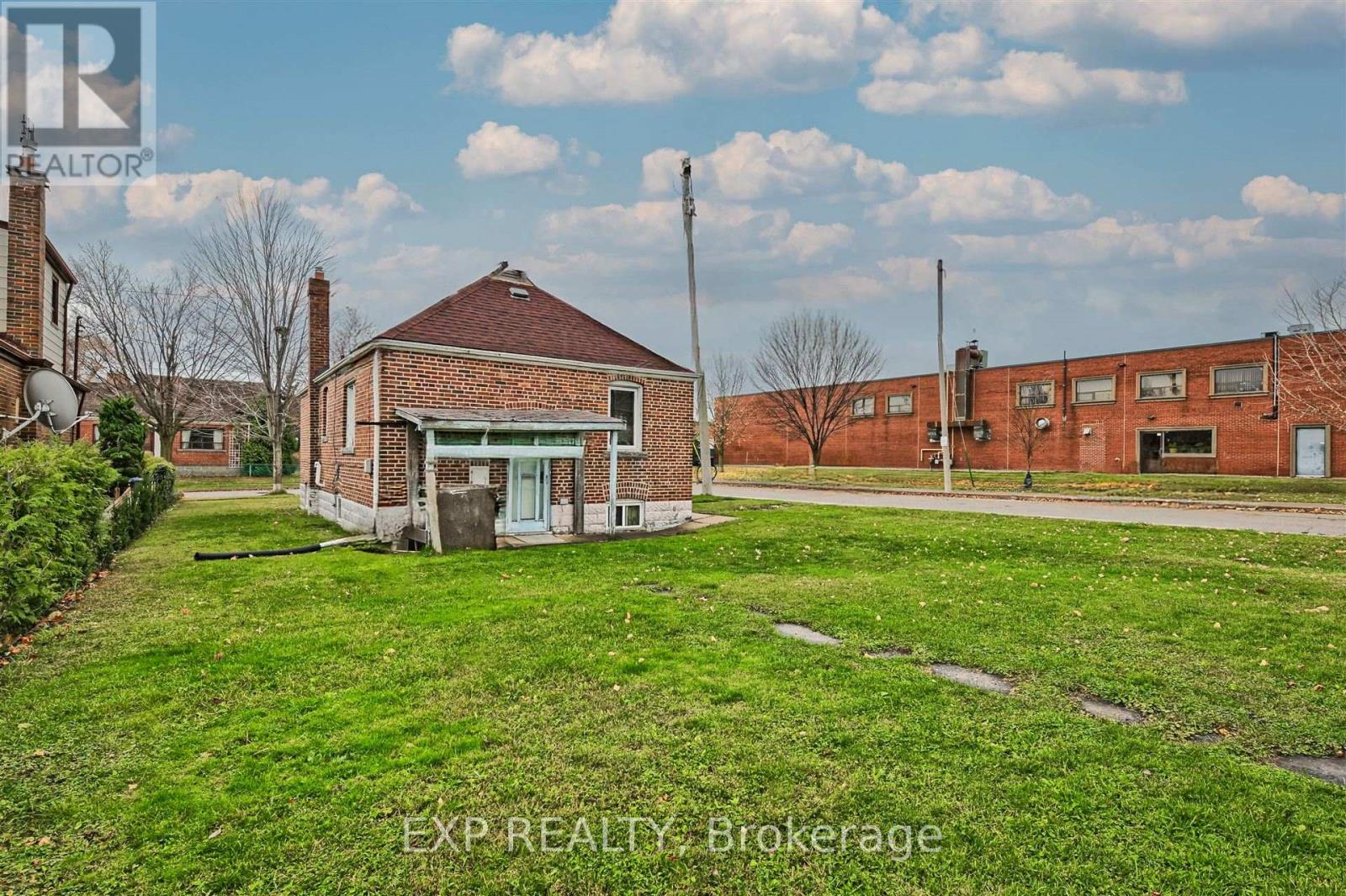 414 Melrose Street, Toronto, Ontario  M8Z 1H1 - Photo 5 - W12786208