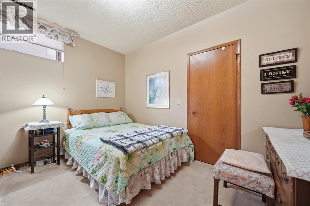 44 Edgeland Close Nw, Calgary, Alberta  T3A 3B1 - Photo 22 - A2294134