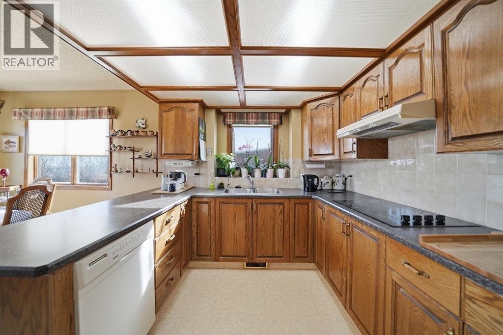 44 Edgeland Close Nw, Calgary, Alberta  T3A 3B1 - Photo 8 - A2294134