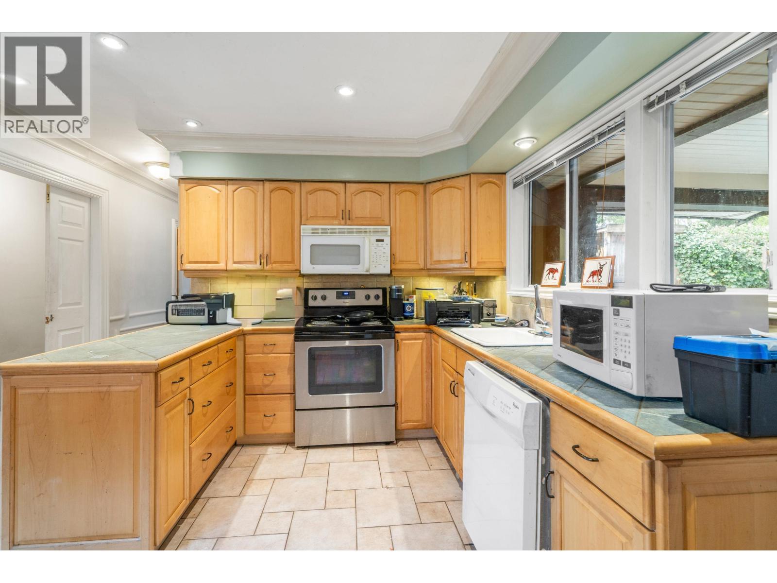 360 Seaforth Crescent, Coquitlam, British Columbia  V3K 2M4 - Photo 12 - R3105658