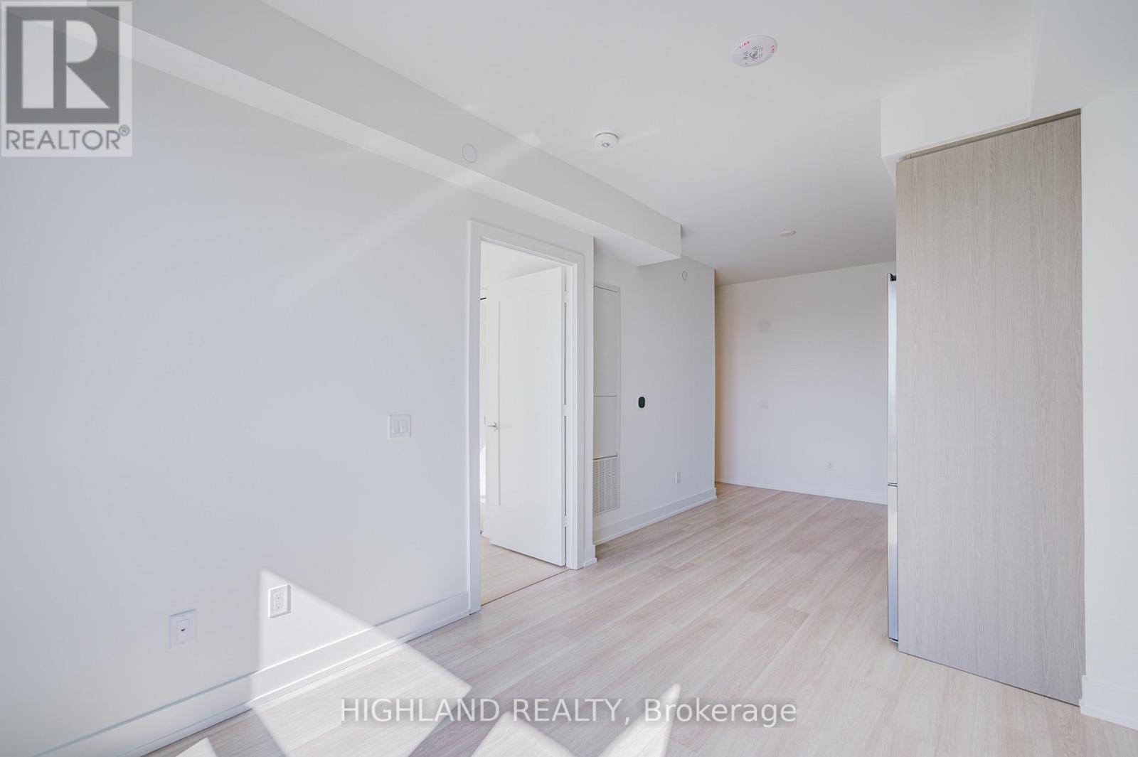 1710 - 60 Central Park Roadway, Toronto, Ontario  M9A 0E6 - Photo 20 - W12956536