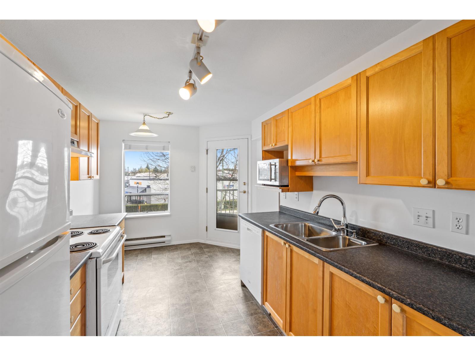 207 5450 208th Street, Langley, British Columbia  V3A 2J9 - Photo 6 - R3104225