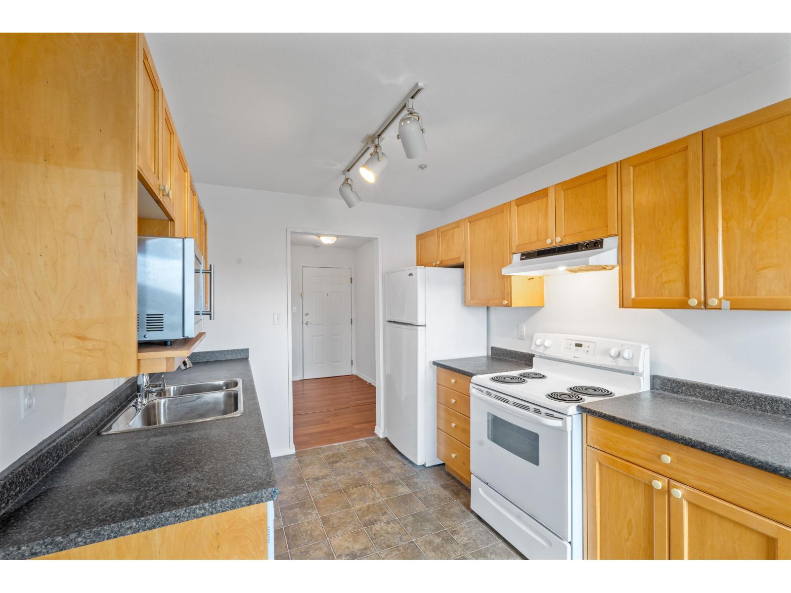 207 5450 208th Street, Langley, British Columbia  V3A 2J9 - Photo 5 - R3104225