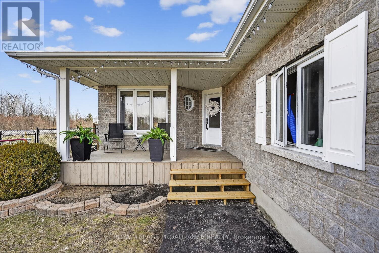 5500 Meadowbrook Drive, South Dundas, Ontario  K0E 1K0 - Photo 3 - X12956556