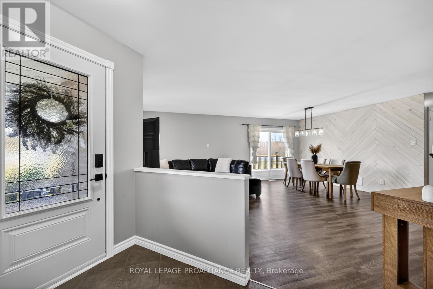 5500 Meadowbrook Drive, South Dundas, Ontario  K0E 1K0 - Photo 6 - X12956556