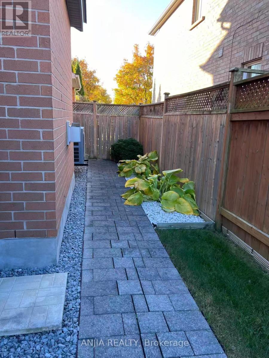 8 Twin Streams Road, Whitby, Ontario  L1P 1P1 - Photo 18 - E12948594