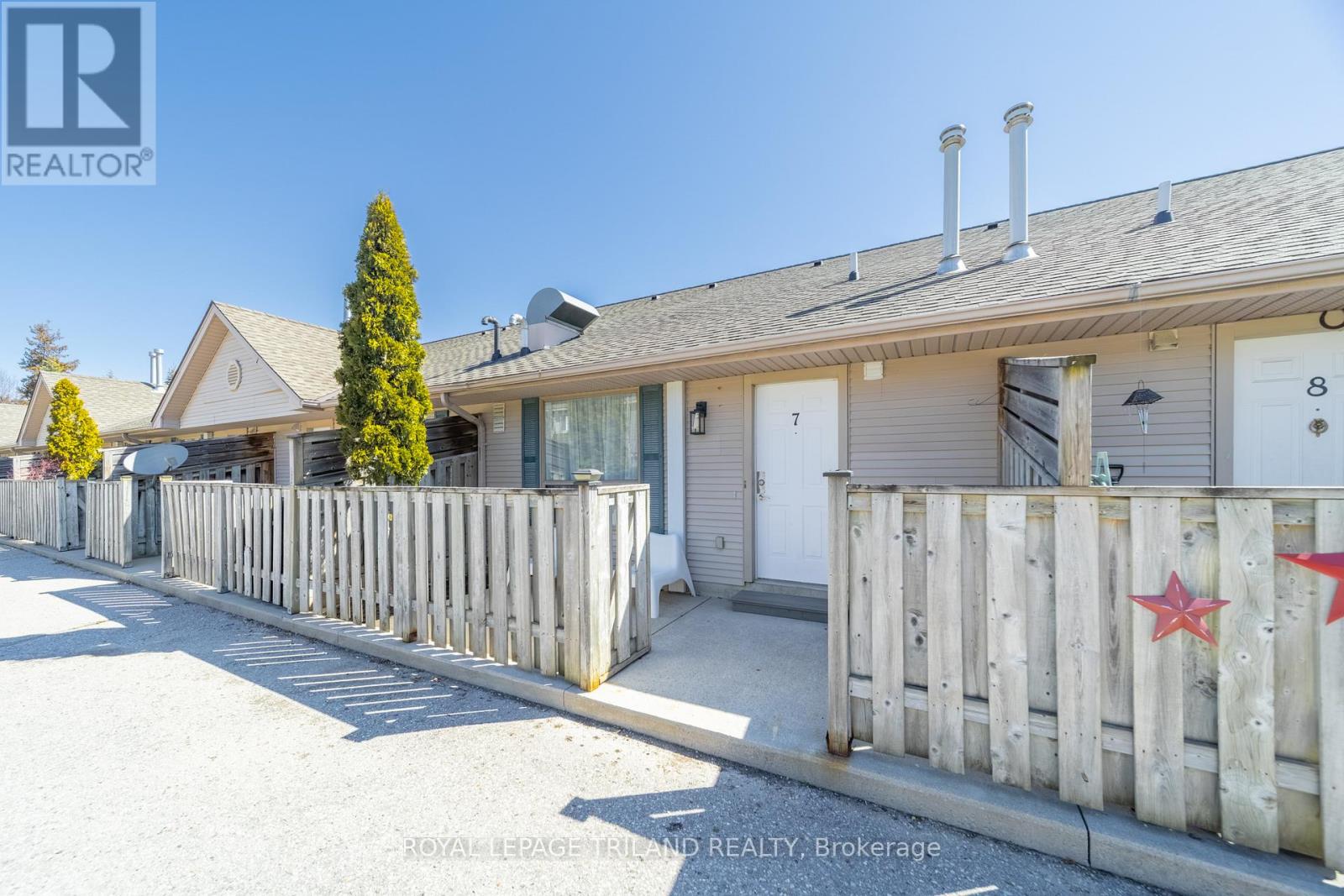7 - 8 Oak Street, Lambton Shores, Ontario  N0M 1T0 - Photo 11 - X12956574