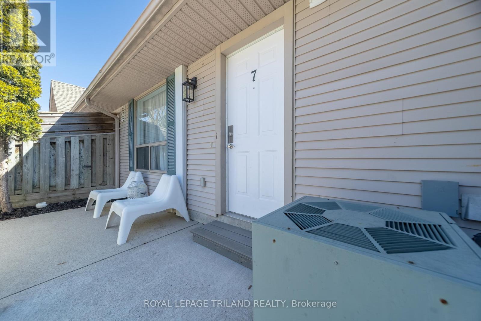 7 - 8 Oak Street, Lambton Shores, Ontario  N0M 1T0 - Photo 13 - X12956574
