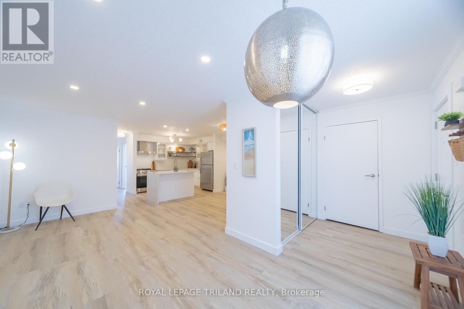 7 - 8 Oak Street, Lambton Shores, Ontario  N0M 1T0 - Photo 17 - X12956574