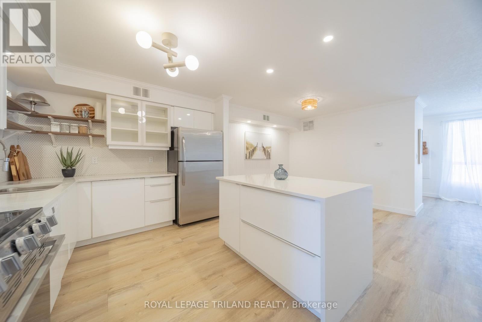 7 - 8 Oak Street, Lambton Shores, Ontario  N0M 1T0 - Photo 19 - X12956574