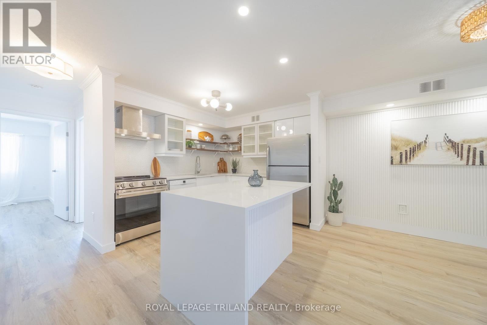 7 - 8 Oak Street, Lambton Shores, Ontario  N0M 1T0 - Photo 21 - X12956574