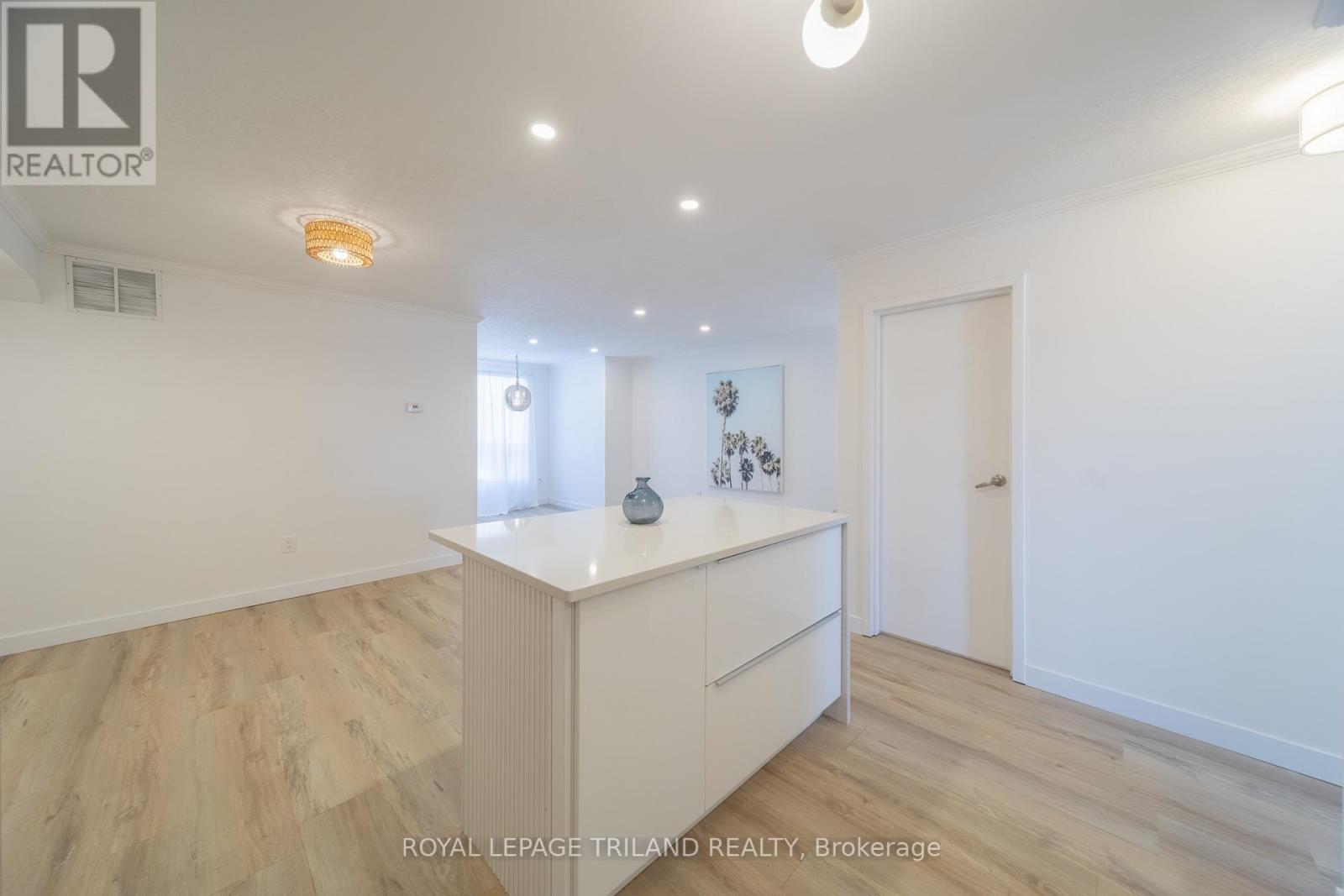 7 - 8 Oak Street, Lambton Shores, Ontario  N0M 1T0 - Photo 23 - X12956574