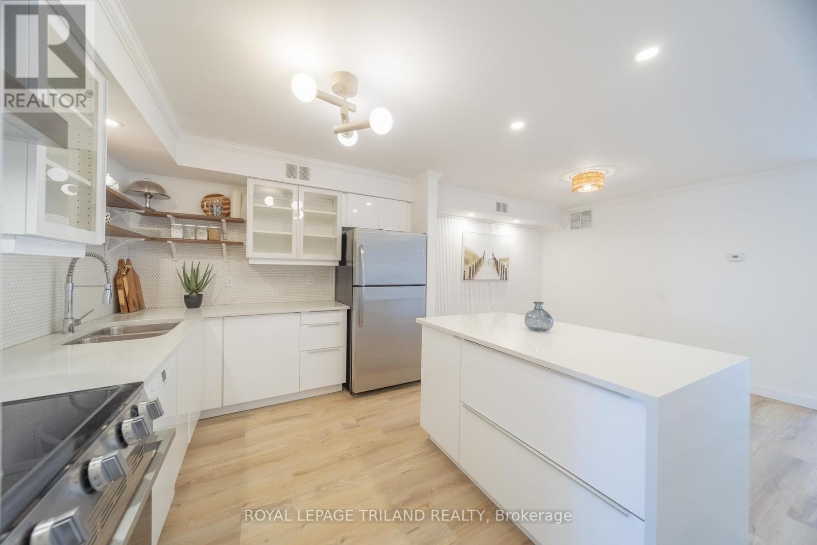 7 - 8 Oak Street, Lambton Shores, Ontario  N0M 1T0 - Photo 25 - X12956574