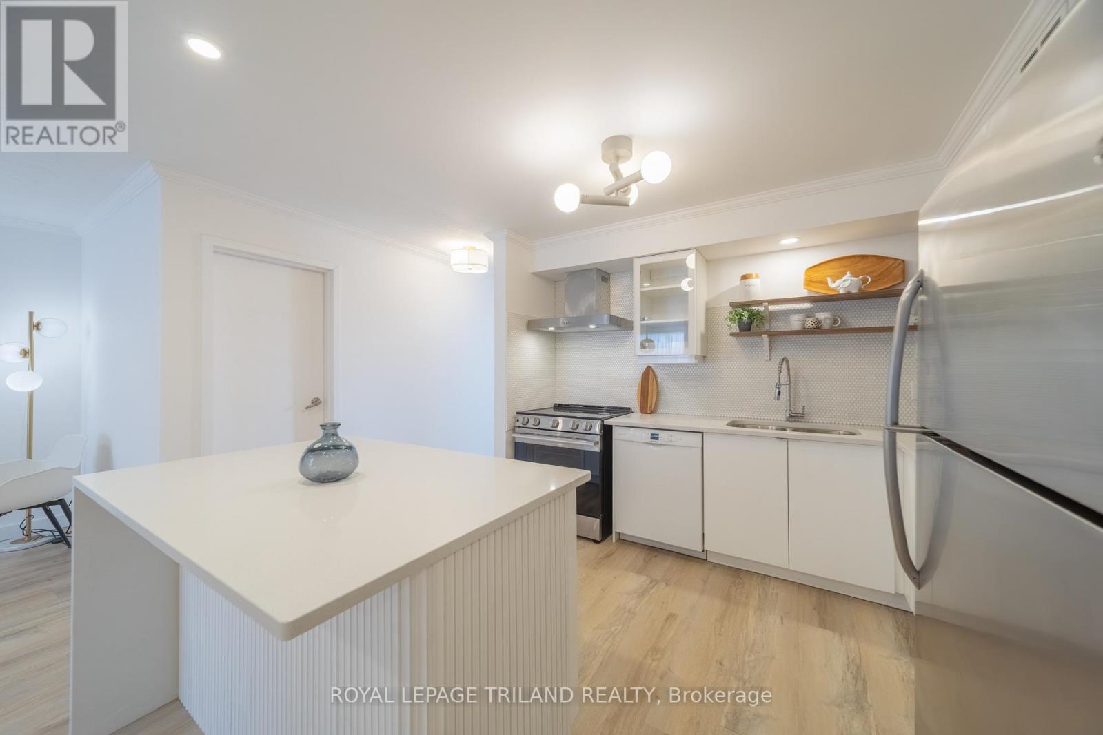 7 - 8 Oak Street, Lambton Shores, Ontario  N0M 1T0 - Photo 26 - X12956574