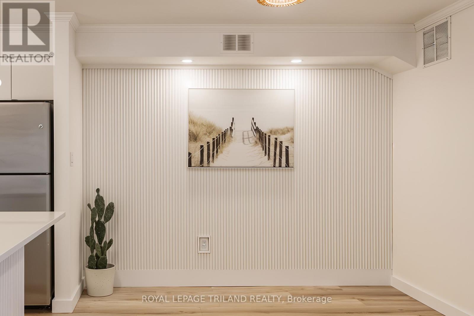 7 - 8 Oak Street, Lambton Shores, Ontario  N0M 1T0 - Photo 3 - X12956574