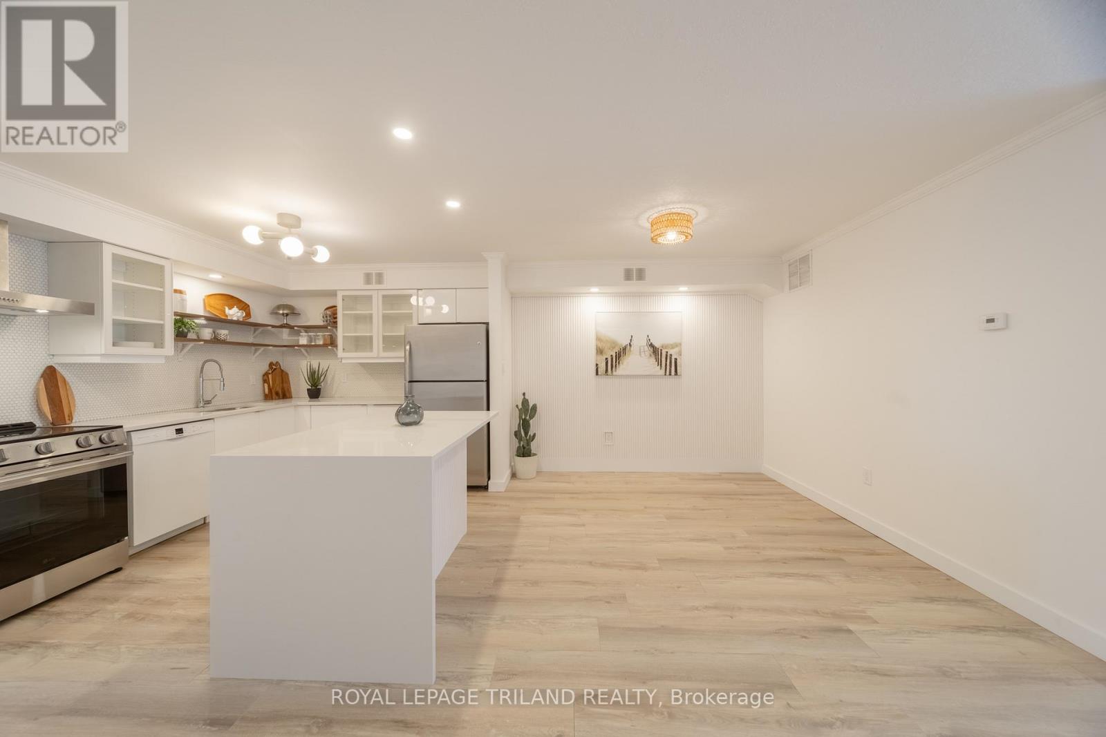 7 - 8 Oak Street, Lambton Shores, Ontario  N0M 1T0 - Photo 30 - X12956574