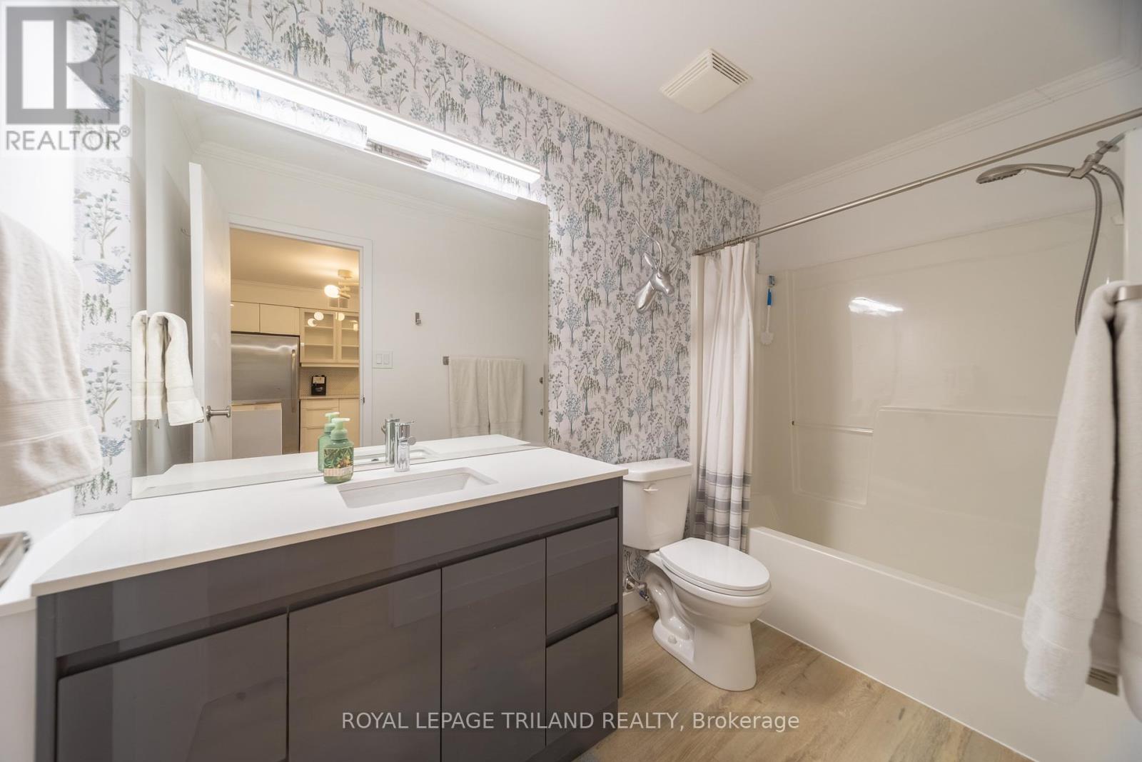 7 - 8 Oak Street, Lambton Shores, Ontario  N0M 1T0 - Photo 34 - X12956574