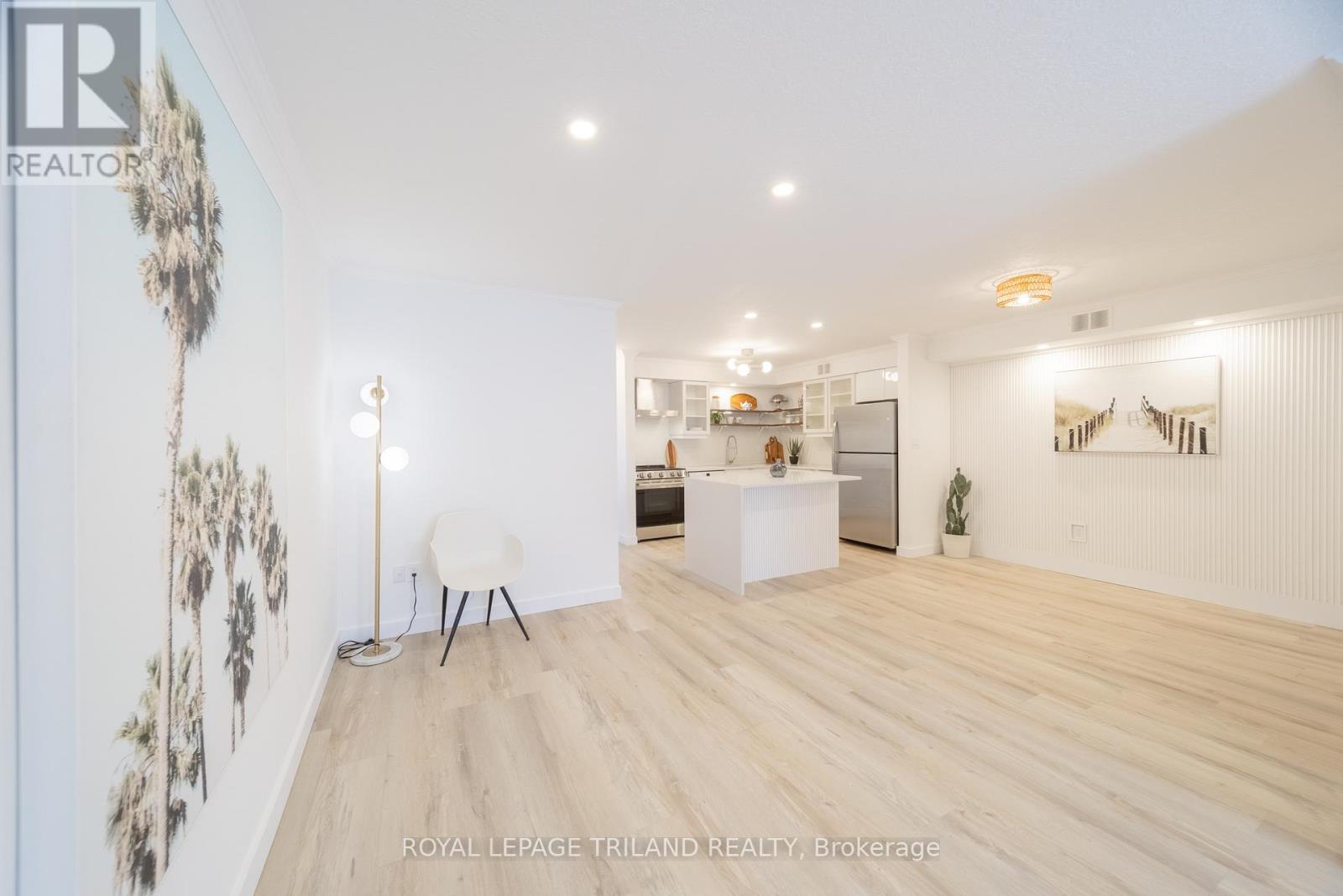 7 - 8 Oak Street, Lambton Shores, Ontario  N0M 1T0 - Photo 4 - X12956574