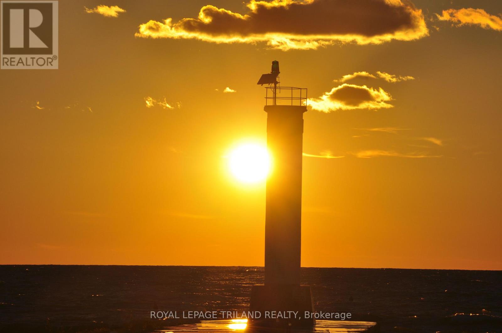 7 - 8 Oak Street, Lambton Shores, Ontario  N0M 1T0 - Photo 48 - X12956574