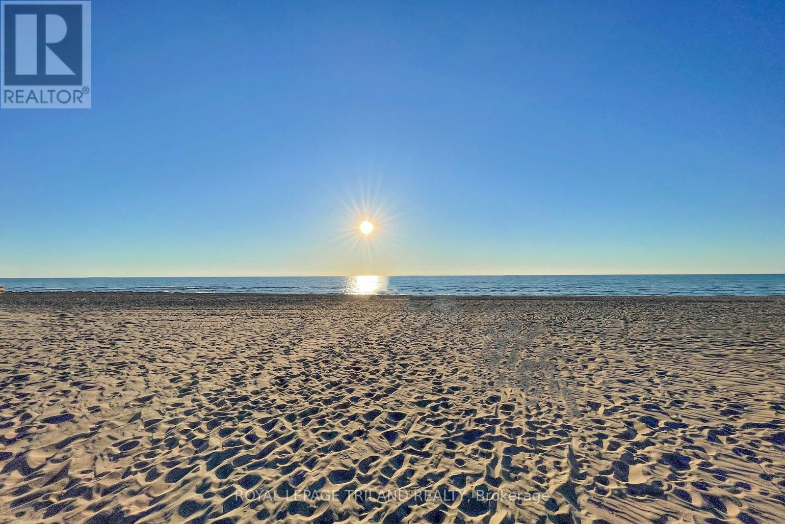 7 - 8 Oak Street, Lambton Shores, Ontario  N0M 1T0 - Photo 6 - X12956574