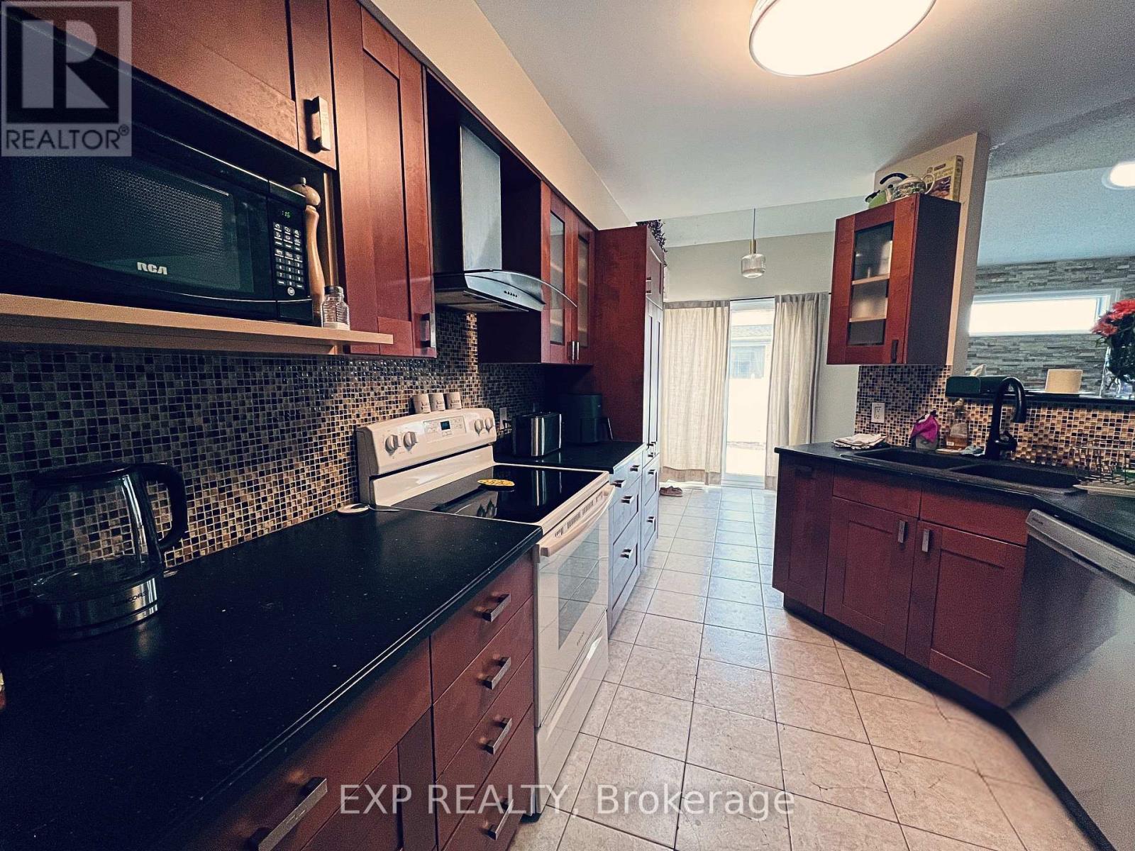 1741 Jobin Crescent, Ottawa, Ontario  K1J 1C4 - Photo 2 - X12956572