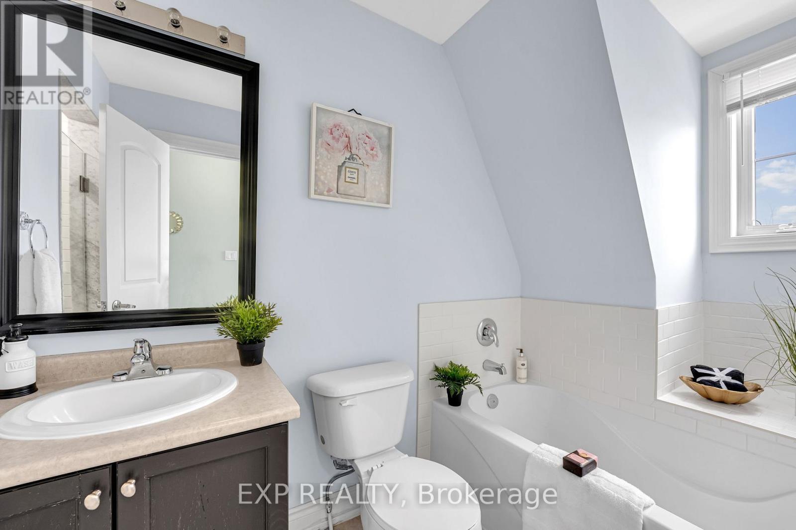 142 Hall Street, Richmond Hill, Ontario  L4C 4N8 - Photo 22 - N12956554